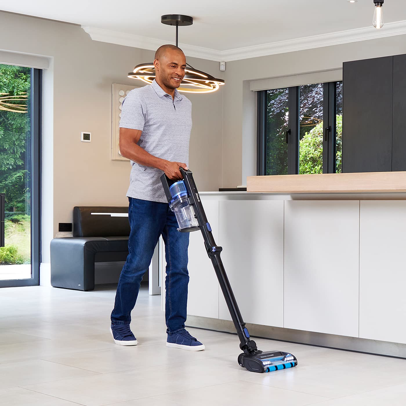 SHARK Odkurzacz pionowy IZ320EUT